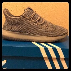 Adidas tubular wolf Gray